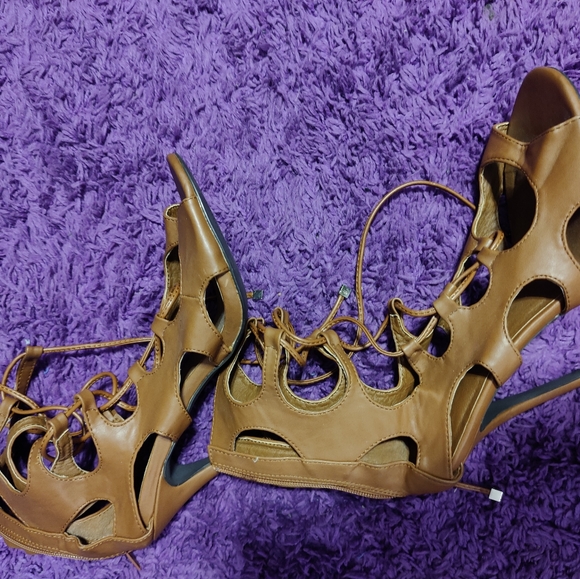 Brown heels - Picture 2 of 2